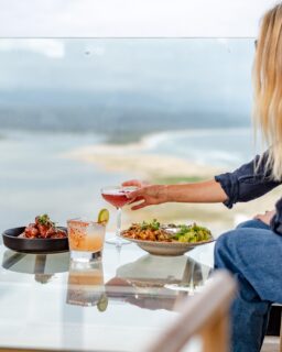 This feeling and telling your friend "OMG, you won't believe what happened this week!"👀🌴

Tag that person and meet them at The Palms👇🌴