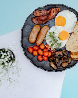Rise, shine & order the good stuff. 🍳☕️

Because breakfast in bed is overrated when you could be having breakfast at The Palms. 😉🌴

Your table is waiting.
📍 31 Main St, Plettenberg Bay, Garden Route